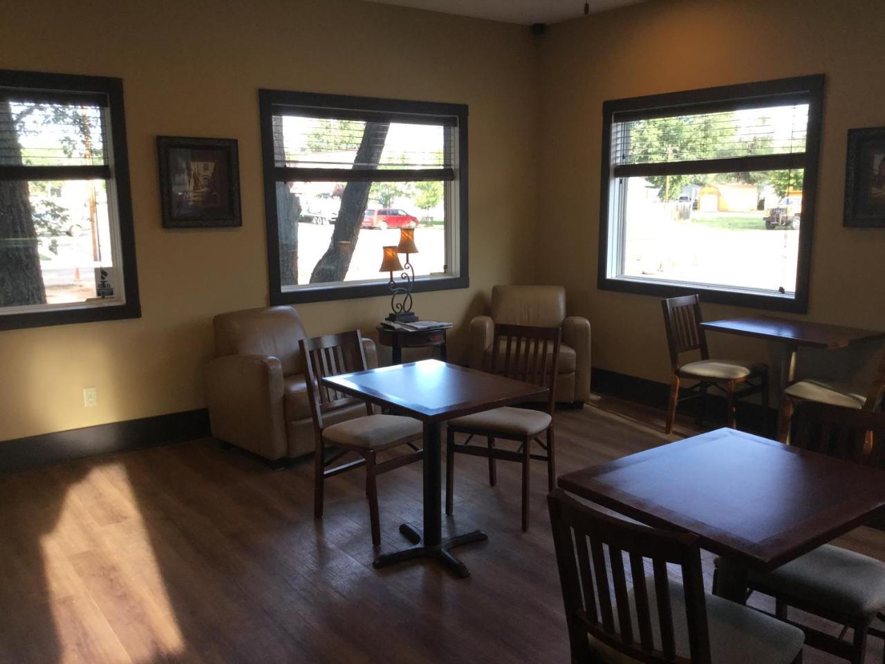 Sagebrush Inn & Suites Broadus Exteriér fotografie