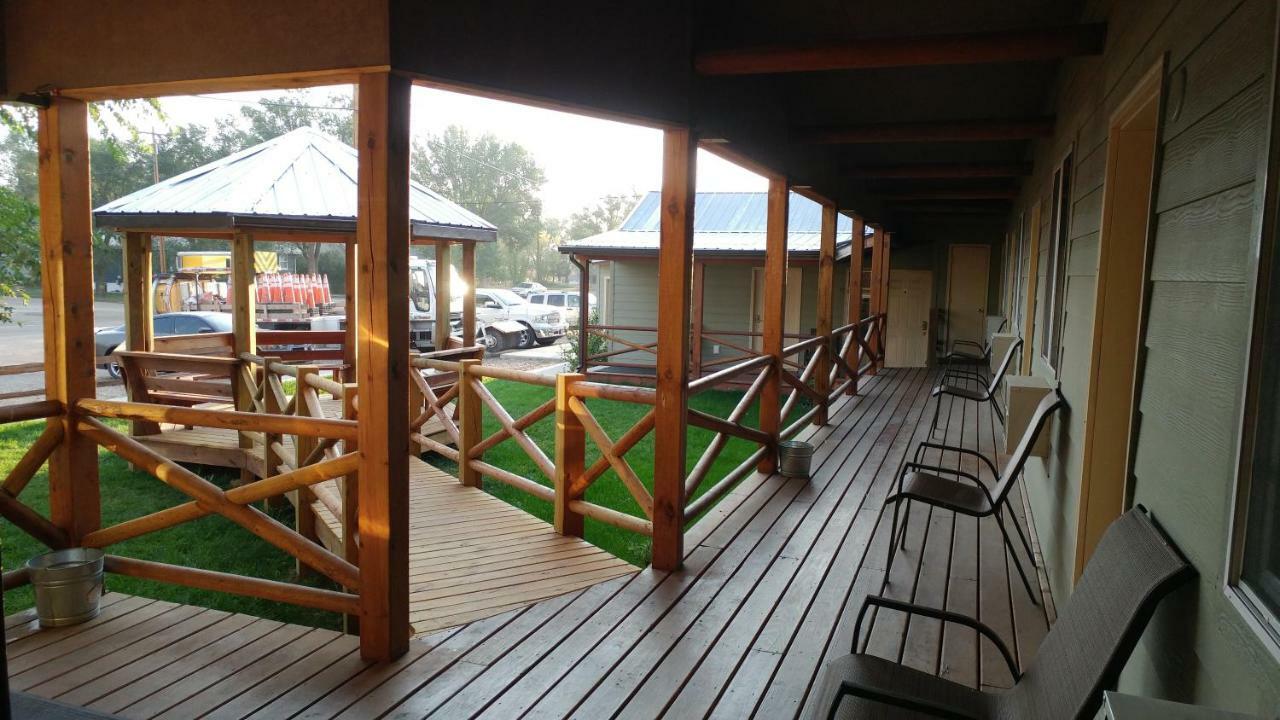 Sagebrush Inn & Suites Broadus Exteriér fotografie